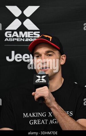 Aspen, Colorado, USA. Januar 2026. NICK GOEPPER spricht während der Eröffnungspressekonferenz. Athleten aus aller Welt treten bei den X Games 2026 an, die im Buttermilk Mountain in Aspen, Colorado, stattfinden. (Kreditbild: © Kai River Kanzer/ZUMA Press Wire) NUR REDAKTIONELLE VERWENDUNG! Nicht für kommerzielle ZWECKE! Stockfoto