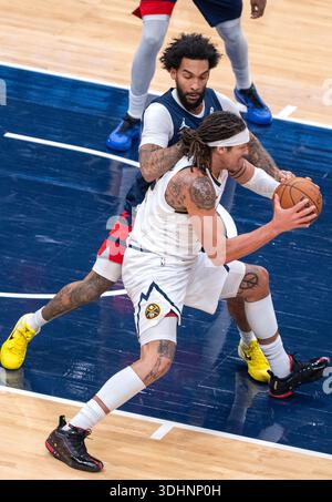 Washington, USA. Januar 2026. WASHINGTON, DC - 22. JANUAR: Justin Champagnie (9) verteidigt gegen Aaron Gordon (32) bei einem NBA-Spiel zwischen den Washington Wizards und den Denver Nuggets am 22. Januar 2026 in der Capital One Arena in Washington, DC. (Foto: Tony Quinn/SipaUSA) Credit: SIPA USA/Alamy Live News Stockfoto