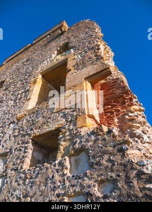 Beschädigtes Gatehouse, Donnington Castle, Newbury, Großbritannien. Stockfoto