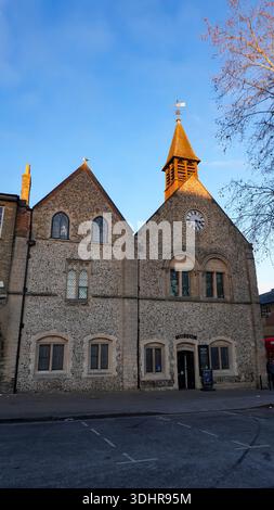 Ein 9:16 Porträt des Moyse's Hall Museums in Bury St Edmunds, Suffolk, Großbritannien Stockfoto