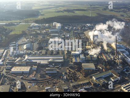 Luftaufnahme, Aurubis AG Recyclingkupferhersteller und Kupferrecycler, Rauchwolke, Gahmen, Luenen, Ruhrgebiet, Nordrhein-Westfalen, Deutschland, DE, St Stockfoto