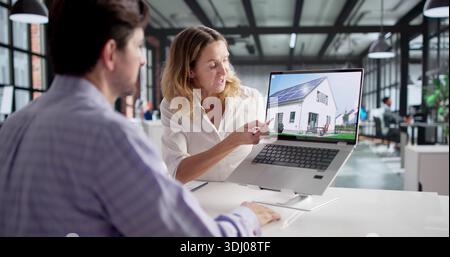 Geschäftsmann Und Geschäftsfrau Treffen Sich Mit Hypothekenberater Für Hauskauf Stockfoto