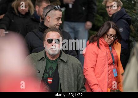 KITZBÜHEL, OESTERREICH 24. JAENNER: Das Bild zeigt den Hollywood-Schauspieler Arnold Schwarzenegger waehrend der VIP-Gaeste beim FIS Alpinen Skiweltcup Herren-Abfahrt in Kitzbühel am 24. Januar 2026 in Kitzbühel, OESTERREICH, TIROL. KITZBÜHEL, ÖSTERREICH - 24. JANUAR: Bild zeigt Hollywood-Schauspieler Arnold Schwarzenegger während der VIP-Gäste während der FIS Alpine Ski World Cup Herren Abfahrt in KITZBÜHEL am 24. Januar 2026 in KITZBÜHEL, ÖSTERREICH, TIROL. Copyright: XIBEX.agencyx xKlausxPressbergerx Stockfoto