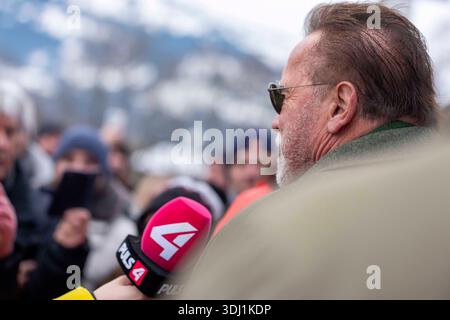 KITZBÜHEL, OESTERREICH 24. JAENNER: Das Bild zeigt den Hollywood-Schauspieler Arnold Schwarzenegger waehrend der VIP-Gaeste beim FIS Alpinen Skiweltcup Herren-Abfahrt in Kitzbühel am 24. Januar 2026 in Kitzbühel, OESTERREICH, TIROL. KITZBÜHEL, ÖSTERREICH - 24. JANUAR: Bild zeigt Hollywood-Schauspieler Arnold Schwarzenegger während der VIP-Gäste während der FIS Alpine Ski World Cup Herren Abfahrt in KITZBÜHEL am 24. Januar 2026 in KITZBÜHEL, ÖSTERREICH, TIROL. Copyright: XIBEX.agencyx xKlausxPressbergerx Stockfoto
