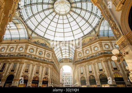 Mailand, italien - 15. August 2025: Galleria Vittorio Emanuele II in Mailand, Italien. Es ist Italiens älteste aktive Einkaufspassage, die 1877 eröffnet wurde Stockfoto