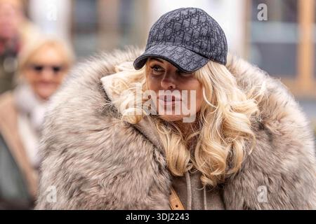 KITZBÜHEL, OESTERREICH 24. JAENNER: Das Bild zeigt die Partnerin von Zlatan Ibrahimovic, Helena Seger, waehrend der VIP-Gaeste beim FIS Alpinen Skiweltcup Herren-Abfahrt in Kitzbühel am 24. Januar 2026 in Kitzbühel, OESTERREICH, TIROL. KITZBÜHEL, ÖSTERREICH - 24. JANUAR: Foto zeigt die Partnerin von Zlatan Ibrahimovic, Helena Seger. Während der VIP-Gäste während der FIS Alpine Ski World Cup Herren Abfahrt in Kitzbühel bei KITZBÜHEL am 24. Januar 2026 in Kitzbühel, ÖSTERREICH, TIROL. Copyright: XIBEX.agencyx xKlausxPressbergerx Stockfoto