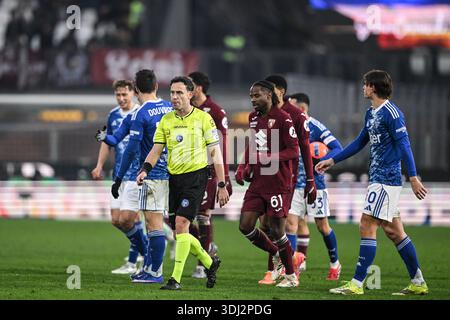 Schiedsrichter Ermanno Feliciani war beim Fußballspiel der italienischen Serie A zwischen Calcio Como und Torino FC am 24. Januar 2026 im Giuseppe Senigallia Stadion in Como, Italien Foto Tiziano Ballabio Credit: Tiziano Ballabio/Alamy Live News Stockfoto