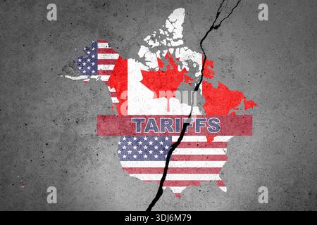 Kanada- und USA-Flaggenkarte auf der Betonwand mit WORTTARIFEN. Zoll, Handel, Zoll und Zölle Krieg Stockfoto