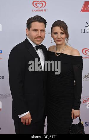 Hanno Koffler Schauspieler, mit Ehefrau Mia Maariel Meyer Schauspielerin. 50.Deutscher Filmball, Roter Teppich, Roter Teppich, am 24.01.2026 im H o t e l B a y e r i s c h e r H o f, M u e n c h e n n n n n . *** Hanno Koffler Schauspieler , mit Frau Mia Maariel Meyer Schauspielerin 50 Deutscher Filmball, Roter Teppich, am 24 01 2026 im H o t e l B a e r i s c h e r i s c h h o f, m u e n c h e n Stockfoto