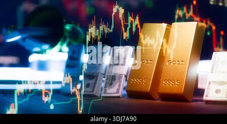 Gold Bullion Bar und US Dollar Cash on Office Desk mit Tastatur und Tablet Digital Investment Stockfoto