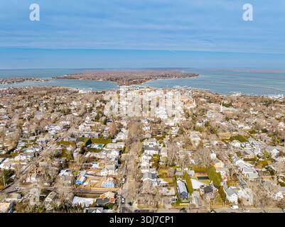 Blick aus der Vogelperspektive auf das Hafendorf sag an einem kalten Wintertag Stockfoto