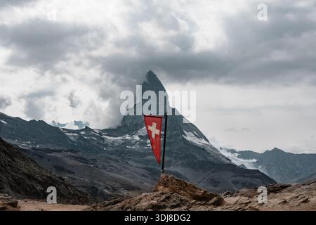 Matterhorn an einem bewölkten, schneebedeckten Tag, von den Gornergrat-Alpen aus betrachtet, Zermatt, Schweiz Stockfoto