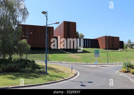 Musée Soulages, musée d'Art contemporain et oeuvres du peintre Pierre Soulages, vue de l'extérieur, ville de Rodez, Département de l'Aveyron, Frankreich Stockfoto