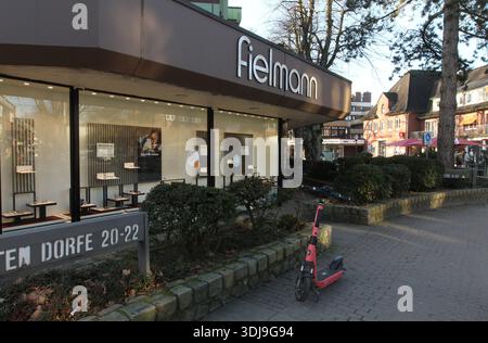 Filiale der Fielmann Group AG in der Straße Weiße Rose 10. Volksdorf Hamburg *** Fielmann Group AG Niederlassung in der Straße Weiße Rose 10 Volksdorf Hamburg Stockfoto