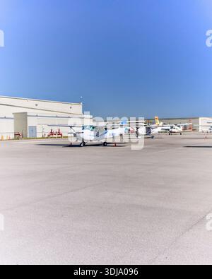 Flugzeuge der ATP Flight School parkten im Dezember 31 2025 in Miami Stockfoto