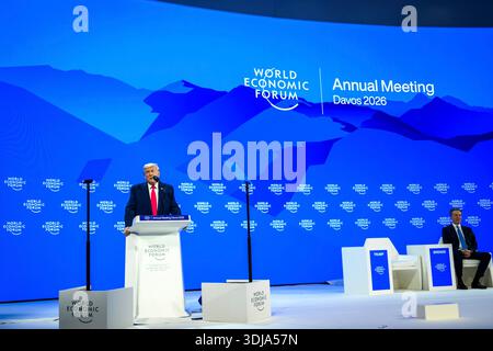 Davos, Schweiz. Januar 2026. US-Präsident Donald Trump hält auf dem World Economic Forum im Davos Congress Center am 21. Januar 2026 in Davos, Schweiz. Schweiz. Januar 2026. Stockfoto