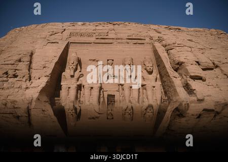 Nahaufnahme der Fassade des Tempels von Nefertari (Nefertiti), Abu Simbel, Assuan, Ägypten Stockfoto