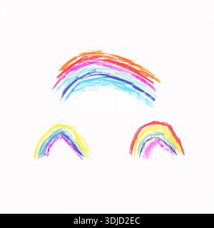 Regenbogen, gezeichnet mit Bleistift von der Hand eines Kindes. Einstellen. Stockfoto