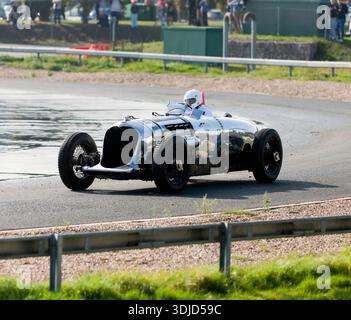 1933, Napier-Railton, Motorsport-Demonstration, auf der Mercedes Teststrecke, während des Brooklands Motorsport Day, 2025 Stockfoto