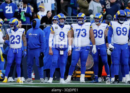 SEATTLE, WA - 25. JANUAR: Matthew Stafford #9 der Los Angeles Rams Uhren von der Seitenlinie während der NFC Championship gegen die Seattle Seahawks am 25. Januar 2026 im Lumen Field in Seattle, Washington. (Foto: Joe Robbins/Image of Sport) Stockfoto