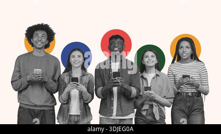 Gruppe junger Menschen, die Smartphones nutzen und ihre gemeinsame Zeit in einer kreativen Umgebung genießen Stockfoto