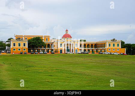 Die historische Escuela de Artes Plásticas y Diseño in Old San Juan, Puerto Rico Stockfoto