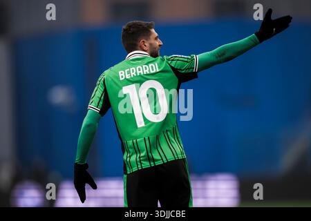 Domenico Berardi von US-Sassuolo gibt während des Fußballspiels der Serie A zwischen US-Sassuolo und US-Cremonese Gesten. Stockfoto