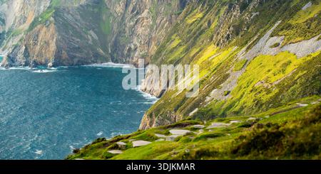 Slieve League, Irlands höchsten Meeresklippen, in south west Donegal entlang dieser herrlichen Küste fahren. Eine der beliebtesten hält Stockfoto