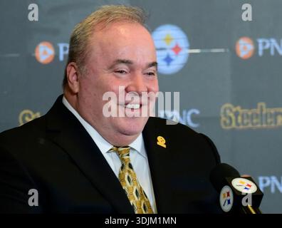 Pittsburgh, Usa. Januar 2026. Pittsburgh Steelers neuer Cheftrainer Mike McCarthy lächelt während der Pressekonferenz im Acrisure Stadium am Dienstag, den 27. Januar 2026 in Pittsburgh. Mike McCarthy ersetzt Mike Tomlin, der in der Saison 19 Trainer der Pittsburgh Steelers war. Foto: Archie Carpenter/UPI Credit: UPI/Alamy Live News Stockfoto