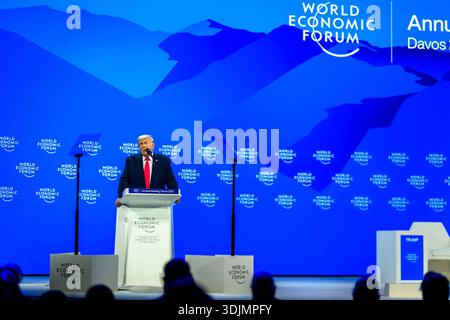 Präsident Donald Trump hält auf der Jahrestagung des Weltwirtschaftsforums am 21. Januar 2026 in Davos (Schweiz) eine Rede. Bild mit freundlicher Genehmigung des Weißen Hauses. Stockfoto