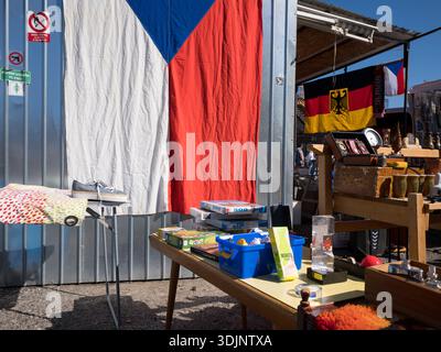 Flagge der Tschechischen Republik auf einem Markt im Freien ausgestellt Stockfoto