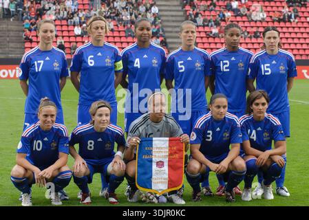 Tampere Finnland 27. August 2009: UEFA-Europameisterschaft der Frauen Frankreich gegen Deutschland. Deutschland gewinnt überzeugend mit 5:1. Das französische Team. 17. Gaetane Thiney Stockfoto