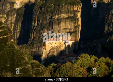 Die Klöster von Meteora im Morgensonnenlicht, Thessalien, Griechenland Stockfoto