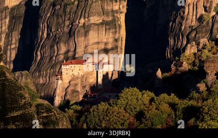 Die Klöster von Meteora im Morgensonnenlicht, Thessalien, Griechenland Stockfoto