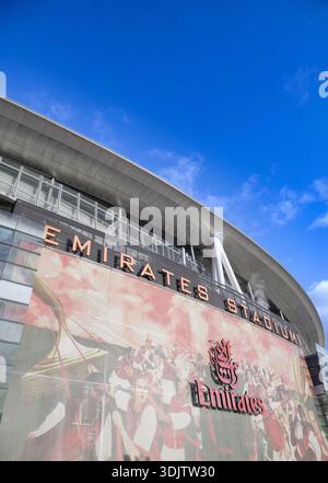 Emirates Stadium, London, Heimstadion des Arsenal FC, 2026. Außenansicht mit moderner Fußballarchitektur und urbanem Sportplatz in Nord-London 2025 Stockfoto