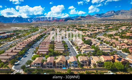 Luftaufnahme Las Vegas Nachbarschaft Red Rock Mountains Residential Community View Stockfoto