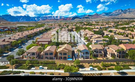 Las Vegas Wohngegend Red Rock Mountain Summer View Aus Der Vogelperspektive Stockfoto
