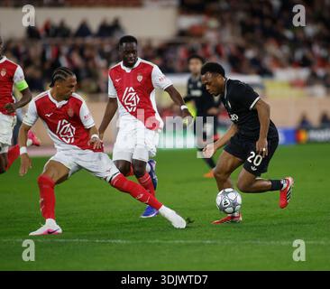 Monaco, Monaco. Januar 2026. Lois Openda von Juventus FC und Thilo Kehrer von AS Monacowährend des Fußballspiels der UEFA Champions League 2025/26 zwischen AS Monaco und Juventus FC am 28. Januar 2026 in Stade Louis II., Monaco, Credit: Nderim Kaceli/Alamy Live News Stockfoto