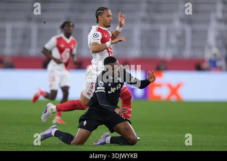Monaco, Monaco. Januar 2026. Pierre Kalulu von Juventus wird von Jan Thilo Kehrer vom AS Monaco gegen Juventus UEFA Champions League Spiel in Stade Louis II, Monaco umgebracht. Der Bildnachweis sollte lauten: Jonathan Moscrop/Sportimage Credit: Sportimage Ltd/Alamy Live News Stockfoto