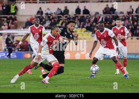 Monaco, Monaco. Januar 2026. Lloyd Kelly von Juventus kämpft um den Ball mit Jan Thilo Kehrer von AS Monaco während des Spiels AS Monaco gegen Juventus UEFA Champions League in Stade Louis II. In Monaco. Der Bildnachweis sollte lauten: Jonathan Moscrop/Sportimage Credit: Sportimage Ltd/Alamy Live News Stockfoto