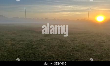 Sonne über dem Baseballfeld Stockfoto