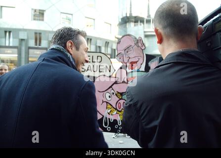 Wien, Österreich. März 2008. Demonstration zum Referendum gegen den Vertrag von Lissabon in Wien. Das Bild zeigt Heinz Christian Strache (L), Vizekanzler der Republik Österreich von 2017-2018 Stockfoto