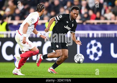 Monaco, Monaco. Januar 2026. MONACO, MONACO - 28. JANUAR: Thilo Kehrer von AS Monaco kämpft am 28. Januar 2026 in Monaco gegen Lois Openda von Juventus FC beim Spiel der UEFA Champions League 2025/26 Phase MD8 zwischen AS Monaco und Juventus im Stade Louis II. Um den Ball. (Foto: Alberto Gandolfo/BSR Agency) Credit: BSR Agency/Alamy Live News Stockfoto