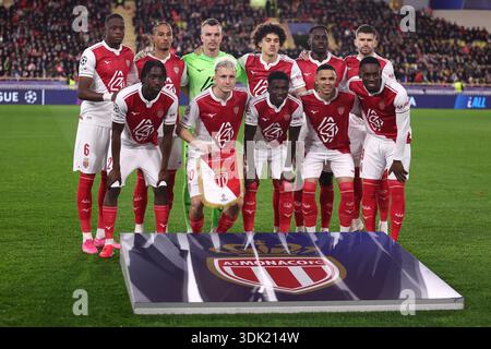 Monaco, Fürstentum Monaco. Januar 2026. Spieler von AS Monaco FC posieren für ein Mannschaftsfoto vor dem Spiel der UEFA Champions League Phase MD8 zwischen AS Monaco und Juventus FC am 28. Januar 2025 im Stade Louis II in Monaco, Fürstentum Monaco. Quelle: Marco Canoniero/Alamy Live News Stockfoto