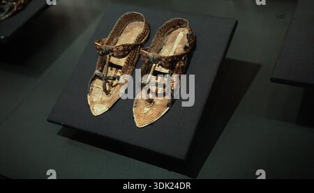 Innenansicht des Großen Ägyptischen Museums in Gizeh und der Schätze des Tutanchamun-Grabes Stockfoto