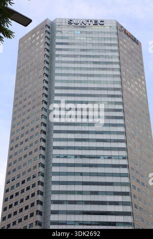 SINGAPUR CITY, SINGAPUR - 11. MÄRZ 2024: Bürogebäude Suntec Tower 4 im Suntec City Area in Singapur City. Stockfoto