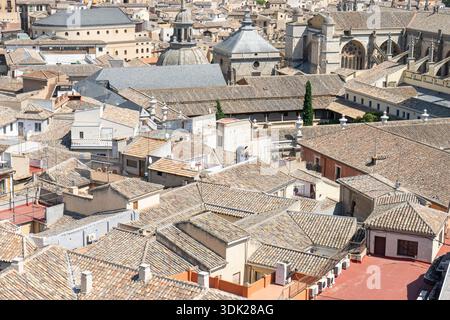 Luftaufnahme der Dächer in Toledo, Spanien. Stadt Toledo, Spanien, Gebäude Stockfoto