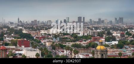 Panoramablick auf die Skyline von Mexiko-Stadt mit Paseo de la Reforma Gebäuden - Mexiko-Stadt, Mexiko Stockfoto
