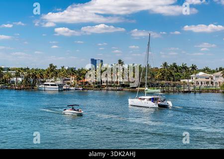 Boote und Yachten in der Bucht, Fort Lauderdale, Florida. Stockfoto