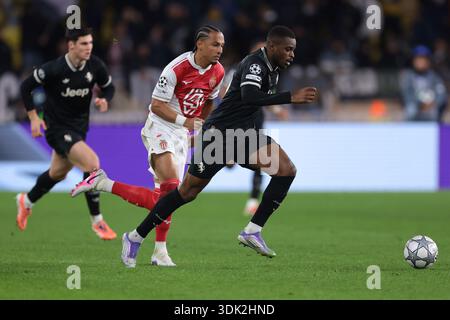Monaco, Monaco. Januar 2026. Pierre Kalulu von Juventus wird von Jan Thilo Kehrer vom AS Monaco beim Spiel AS Monaco gegen Juventus in Stade Louis II, Monaco, verfolgt. Der Bildnachweis sollte lauten: Jonathan Moscrop/Sportimage Credit: Sportimage Ltd/Alamy Live News Stockfoto